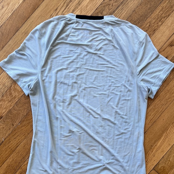 Men’s LuLu Lemon Shirt - Picture 2 of 3